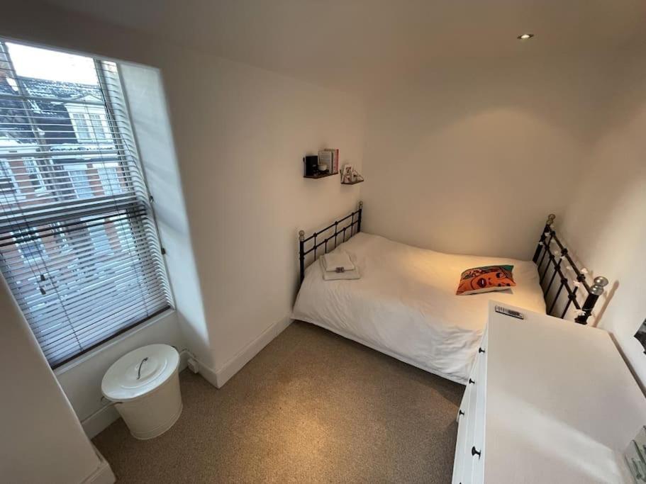 Spacious Two Bedroom Flat In Prestigious Highgate. Londres Extérieur photo