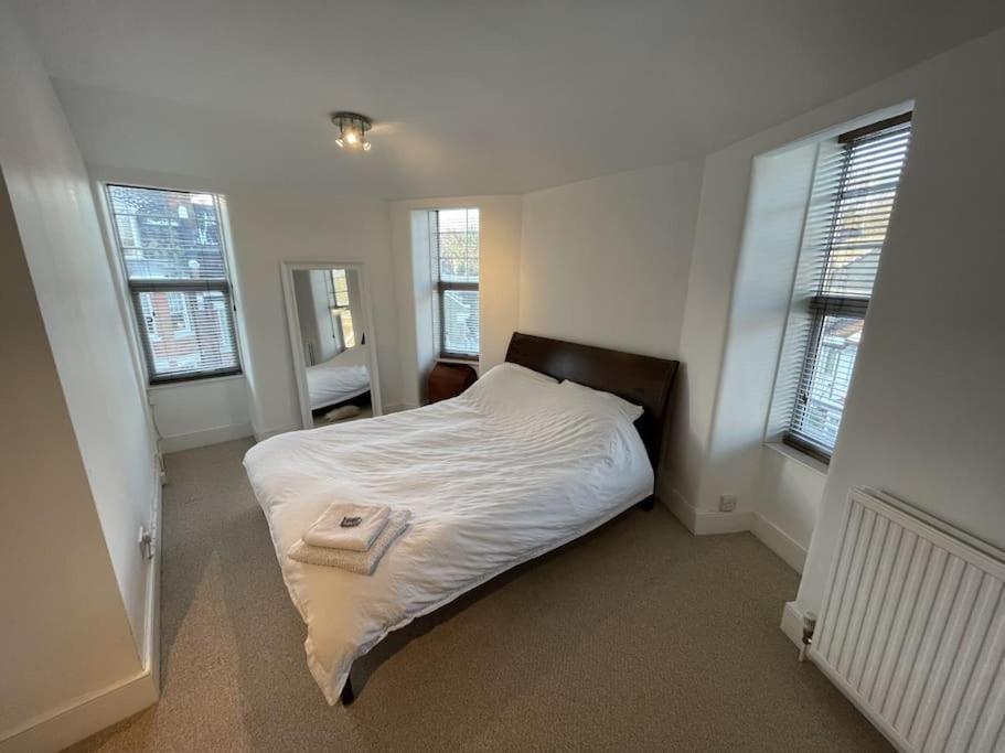 Spacious Two Bedroom Flat In Prestigious Highgate. Londres Extérieur photo